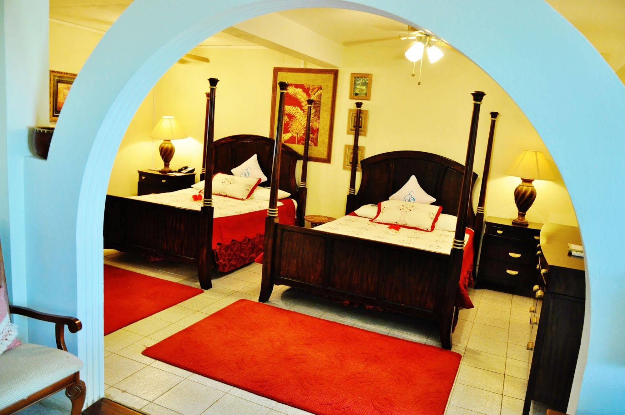 Beachcombers Hotel Saint Vincent 外观 照片