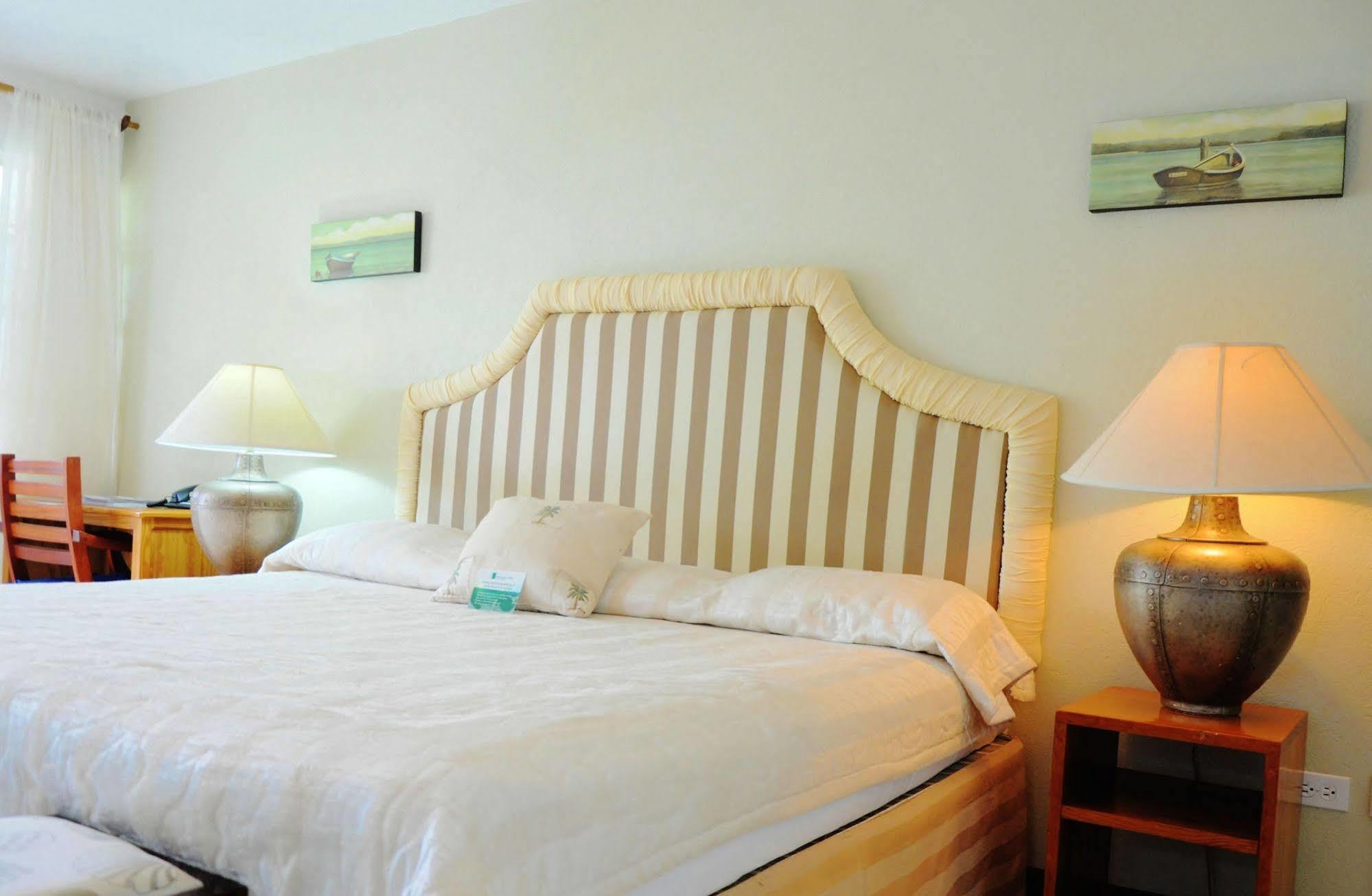 Beachcombers Hotel Saint Vincent 外观 照片