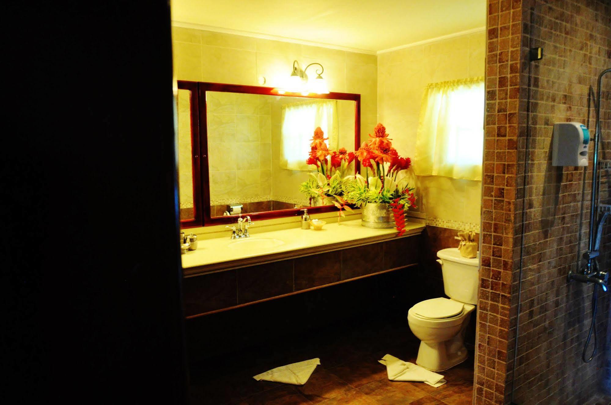 Beachcombers Hotel Saint Vincent 外观 照片