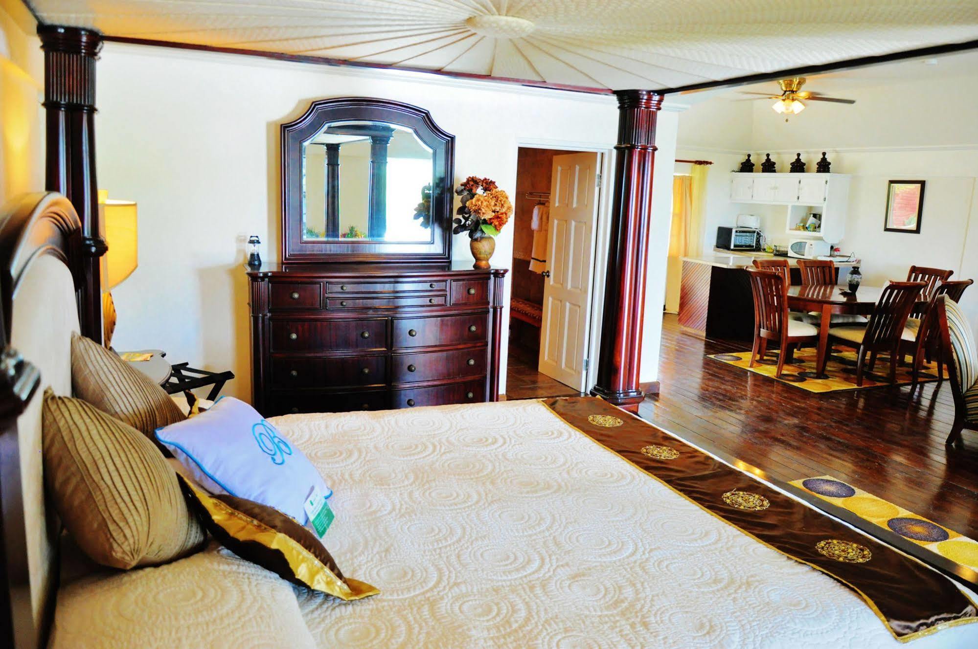 Beachcombers Hotel Saint Vincent 外观 照片